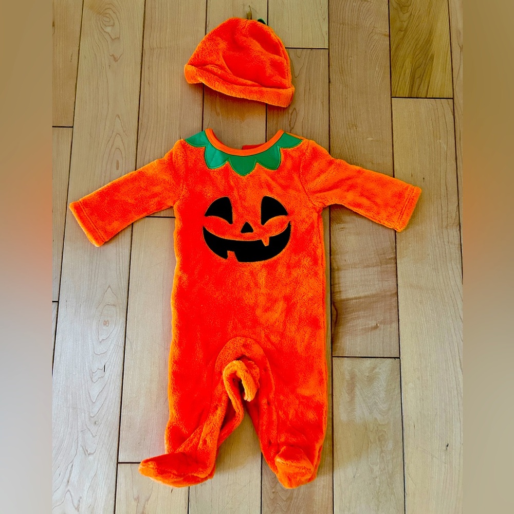 Infant pumpkin costume